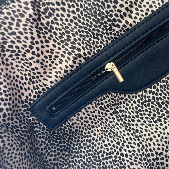 ISABELLE Vegan NylonTote Navy NWT - Picture 9 of 10